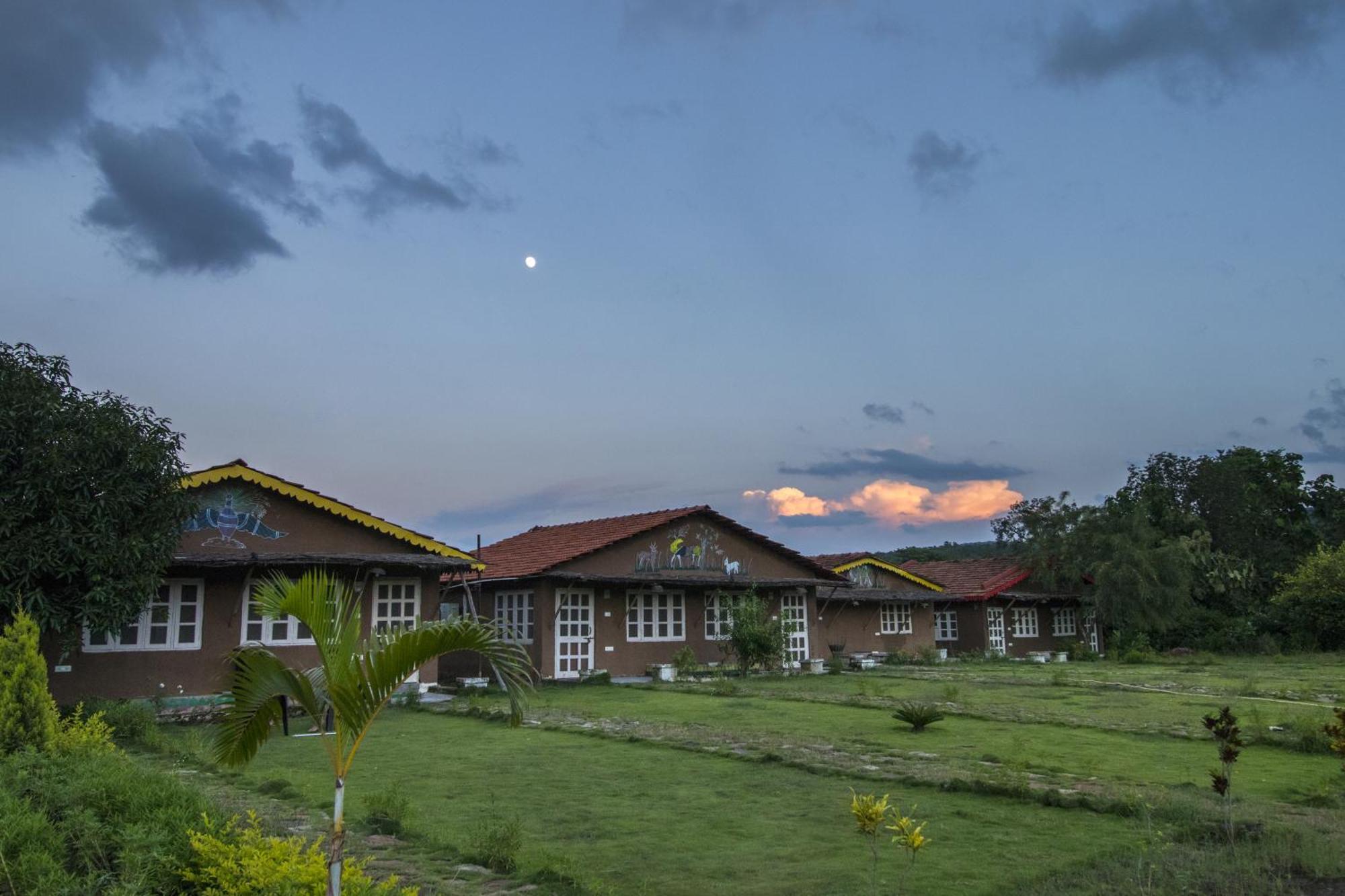 Wow Stayz2 Pachmarhi Foothill Cottages Bagian luar foto