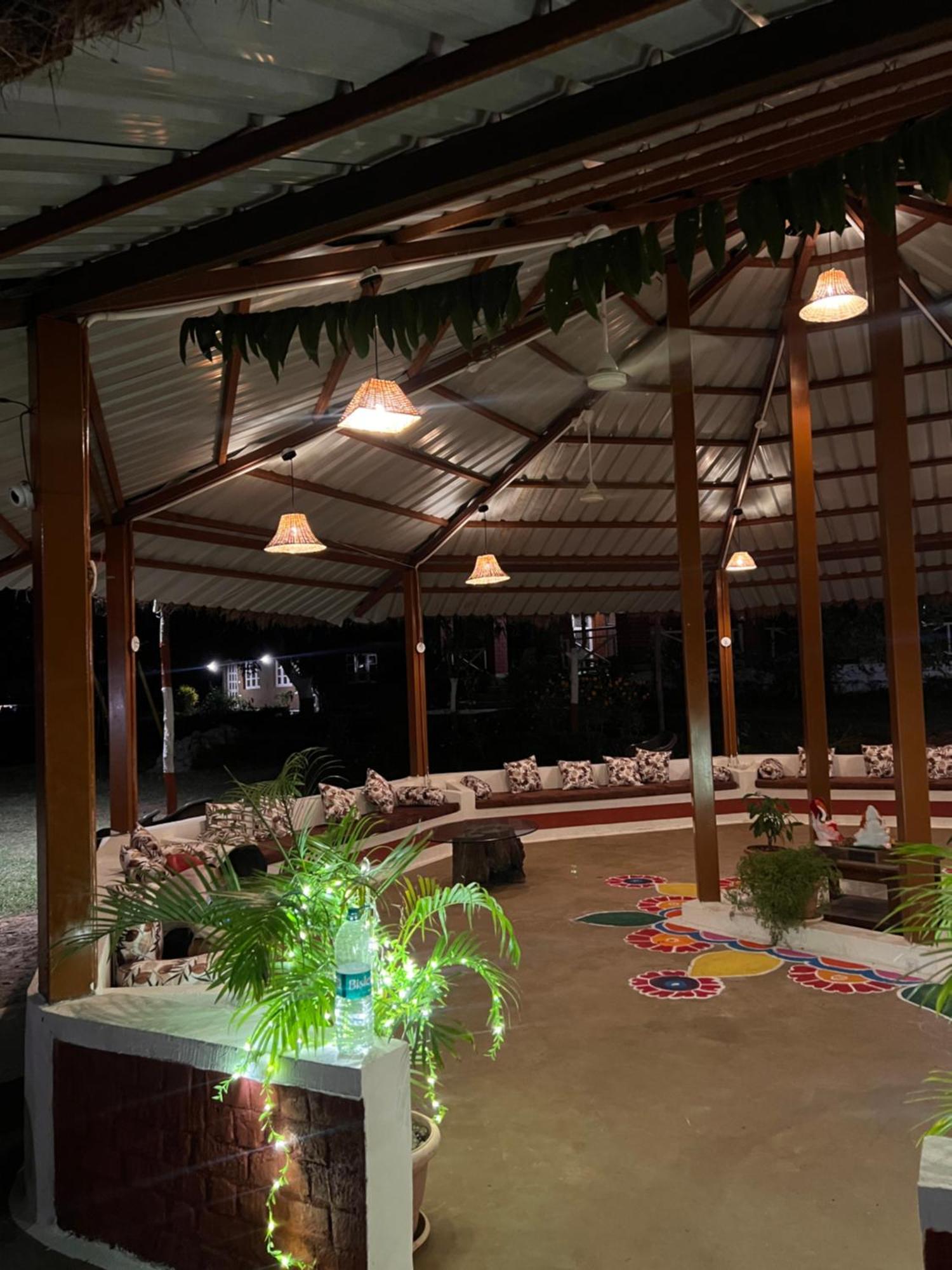 Wow Stayz2 Pachmarhi Foothill Cottages Bagian luar foto